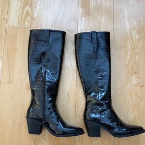 Sleek Black Heeled Boots with Croc Texture